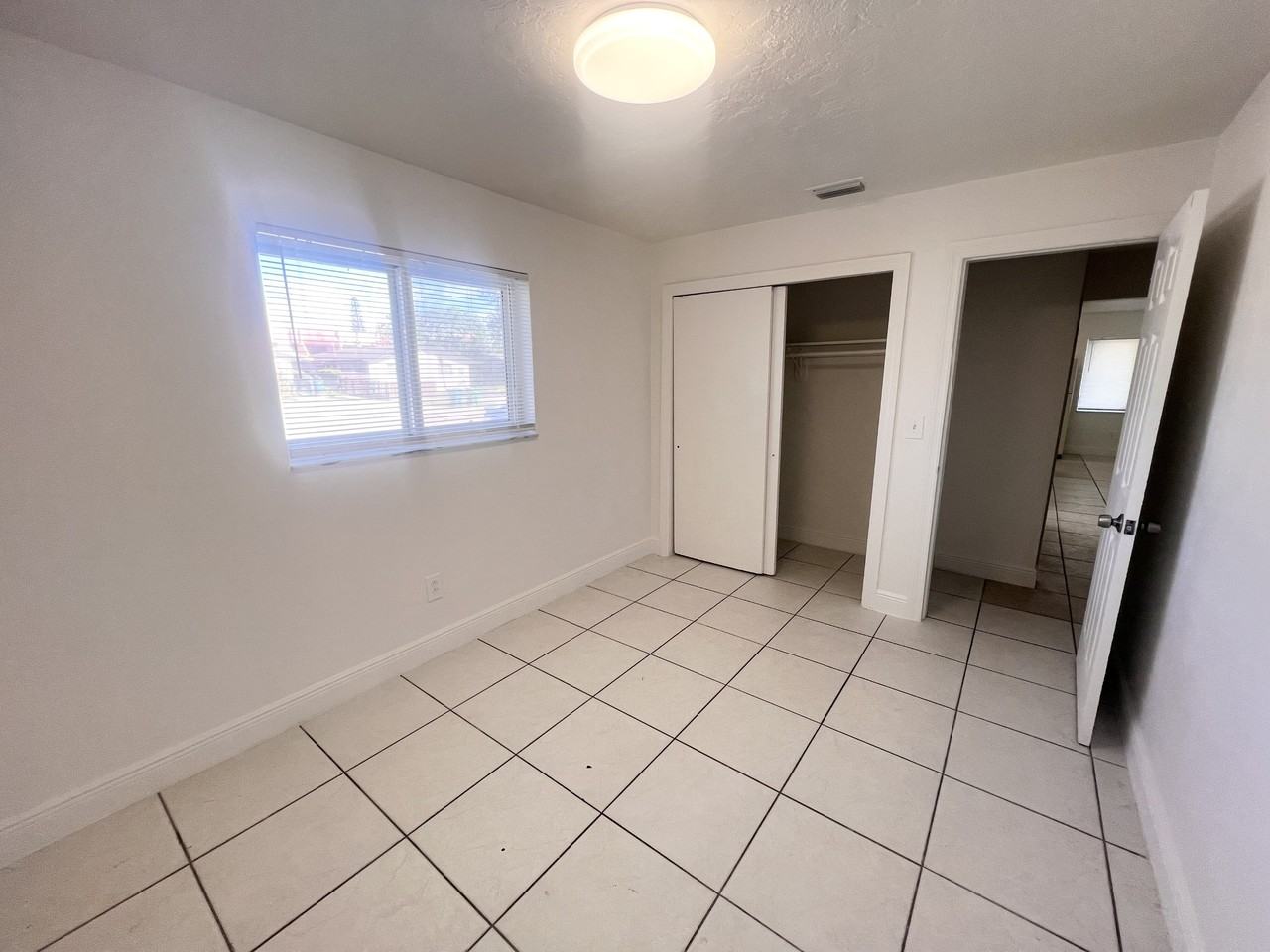 5600 NW 15th St (REIB LLC)DO NOT SEND ANYONE WITHOUT OWNER - Photo 5 of 8