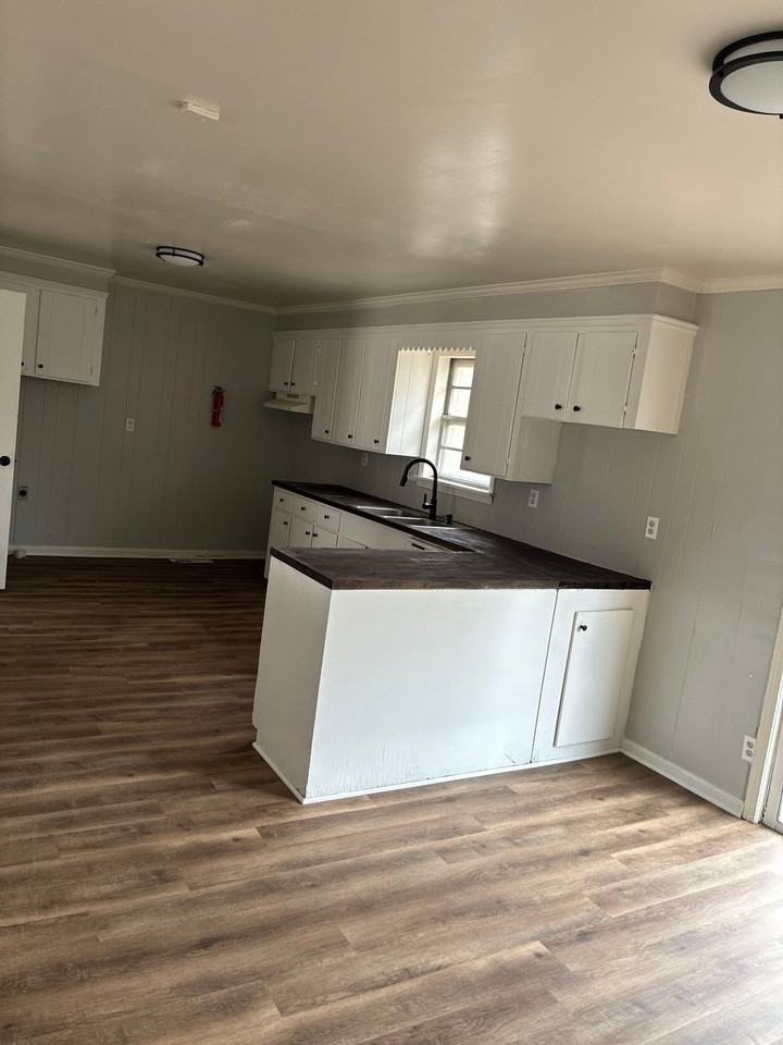 1170 Westmoreland St #1 - Photo 2 of 6