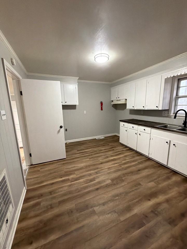 1170 Westmoreland St #1 - Photo 3 of 6