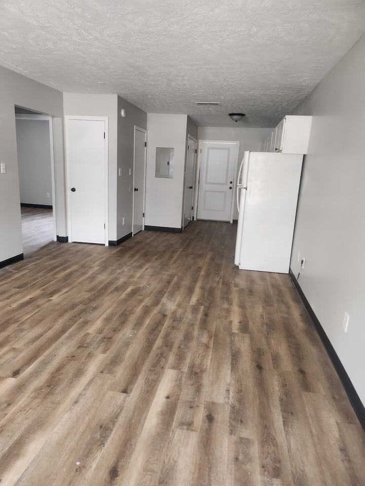 427 N Wilson Ave #1 - Photo 4 of 6