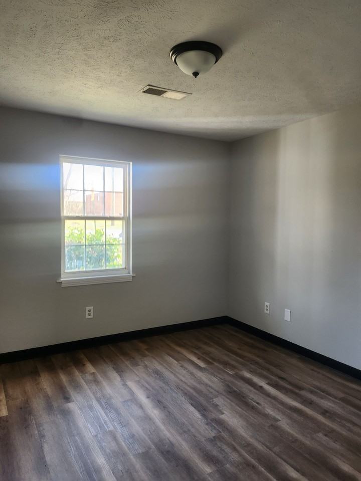 427 N Wilson Ave #1 - Photo 5 of 6