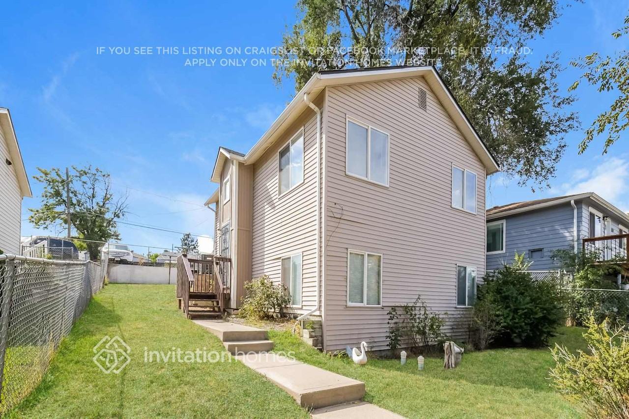 1850 W Mosier Pl - Photo 2 of 15