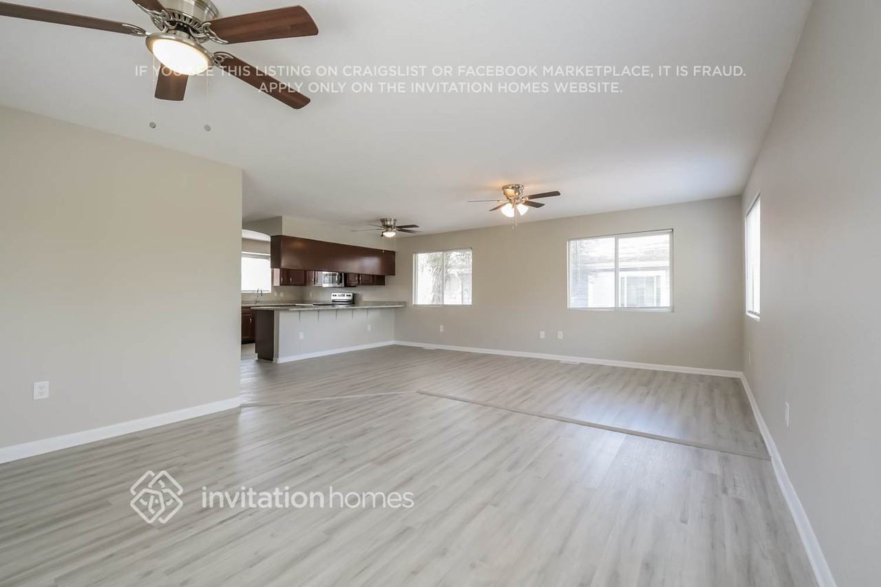 1850 W Mosier Pl - Photo 4 of 15