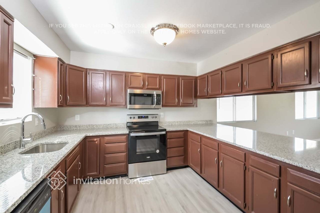 1850 W Mosier Pl - Photo 7 of 15