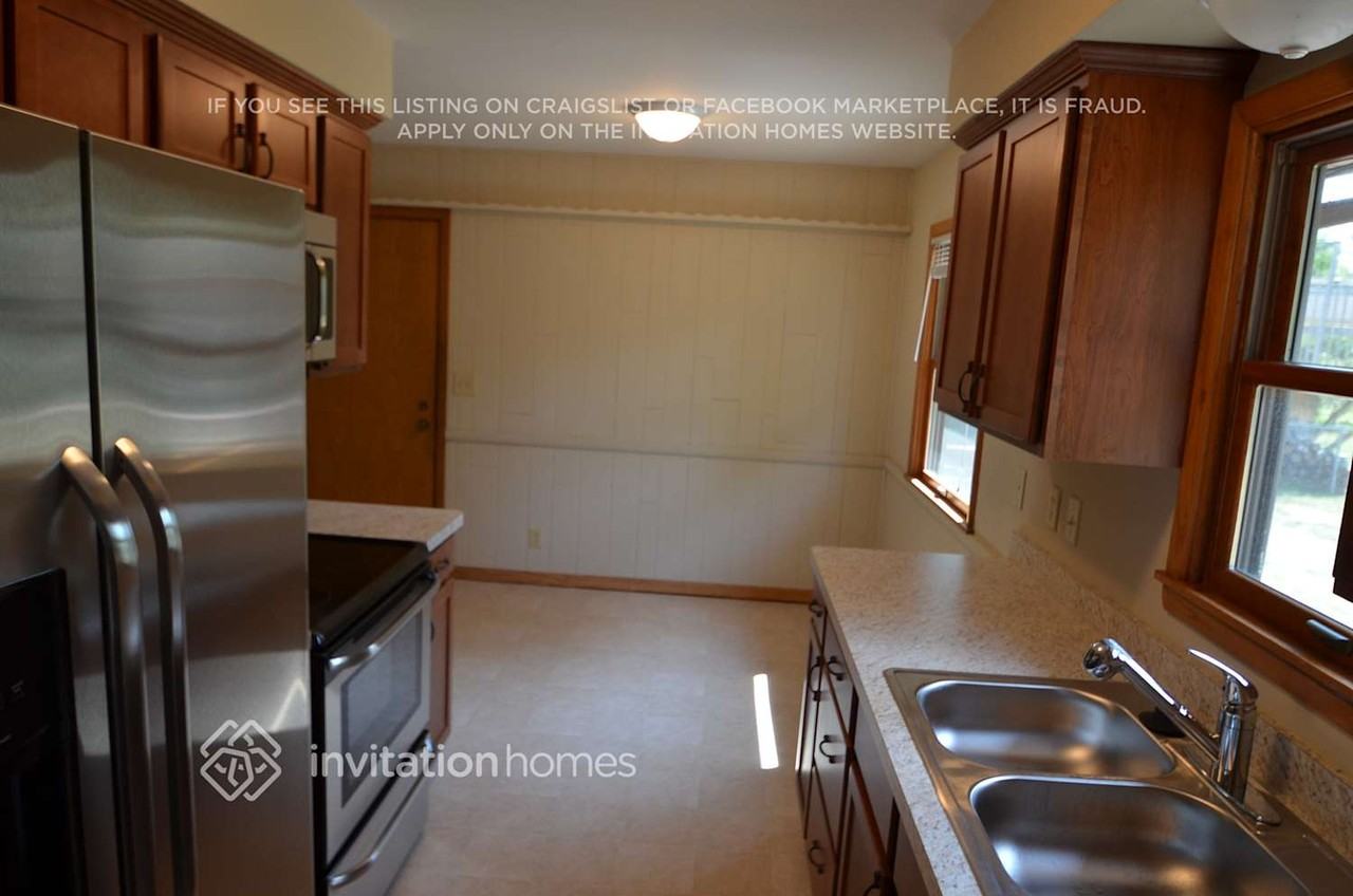 8532 Thomas Ave S - Photo 4 of 12