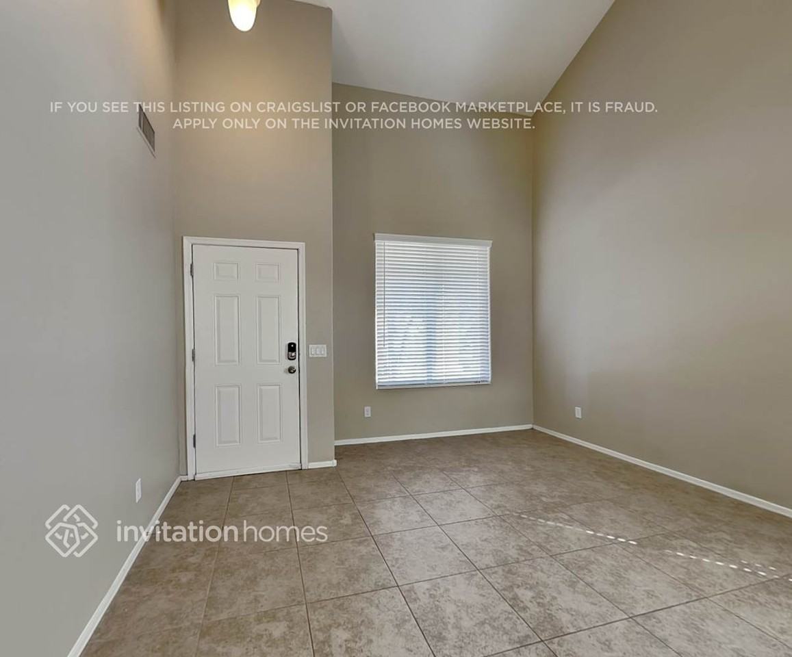 17503 W Lisbon Ln - Photo 5 of 19