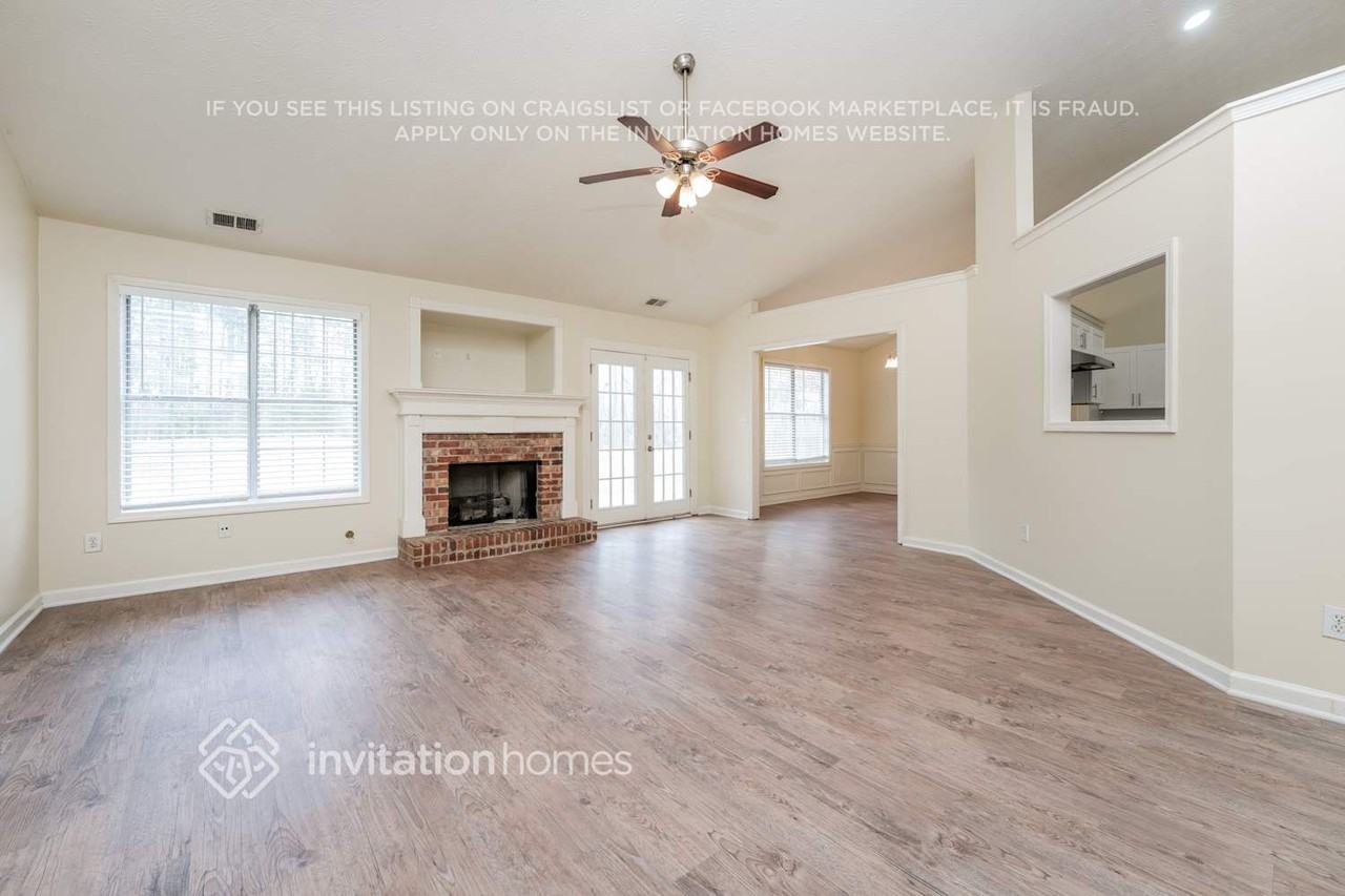 1429 Fall River Dr - Photo 4 of 18