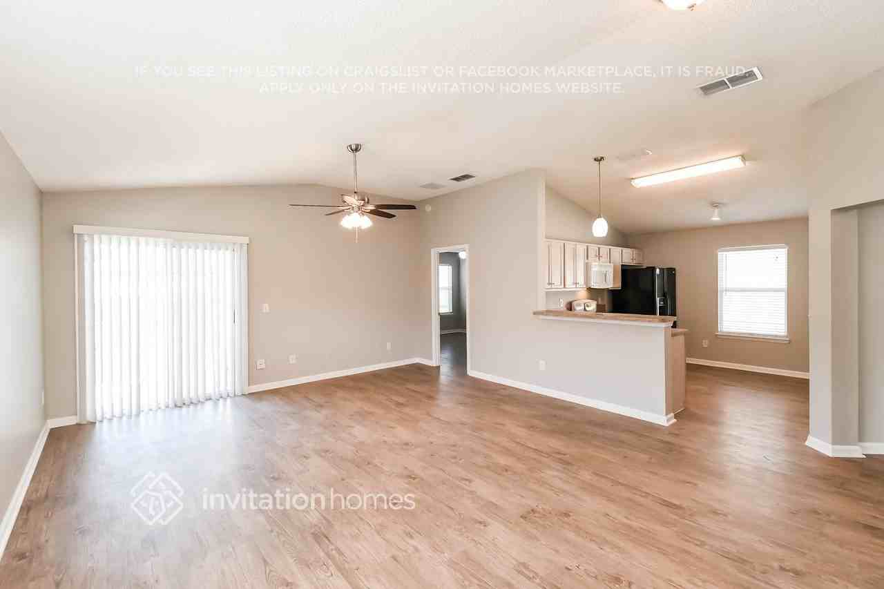 1872 Pineta Cove Dr - Photo 3 of 17