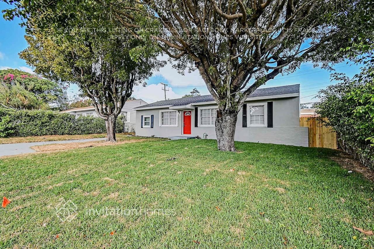 835 44th St - Photo 3 of 24