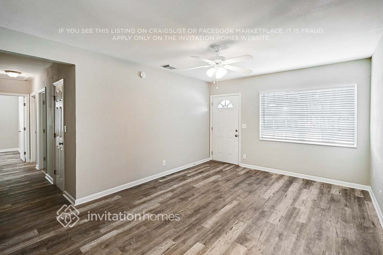 835 44th St - Photo 4 of 24