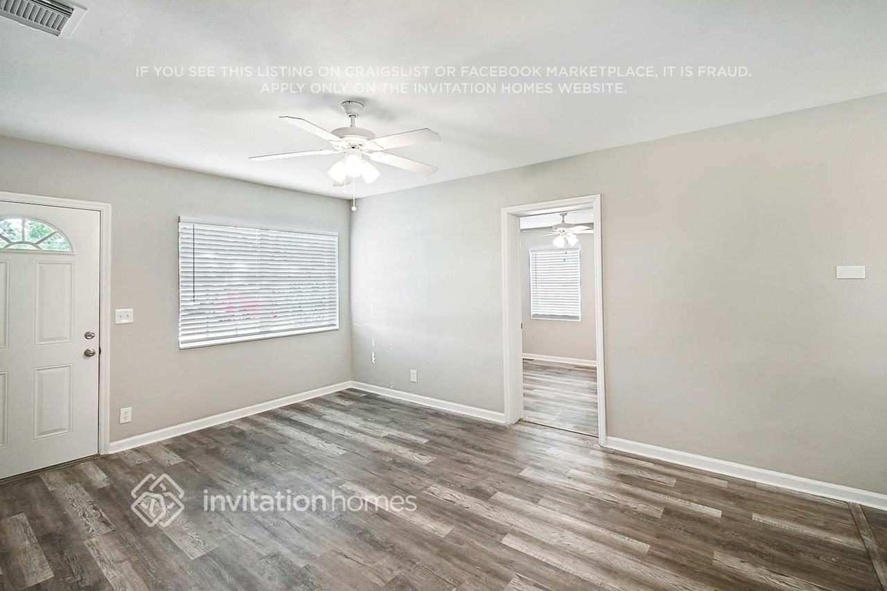 835 44th St - Photo 5 of 24