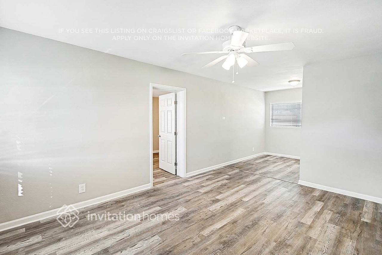 835 44th St - Photo 6 of 24