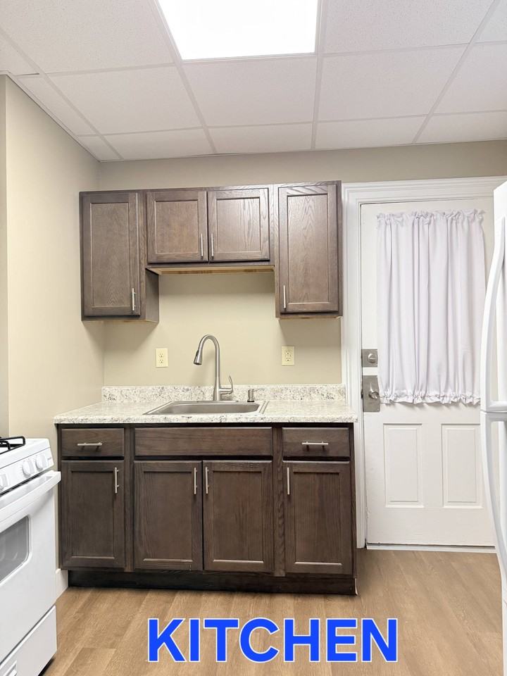 1023 W 21st St #1 - Photo 2 of 29