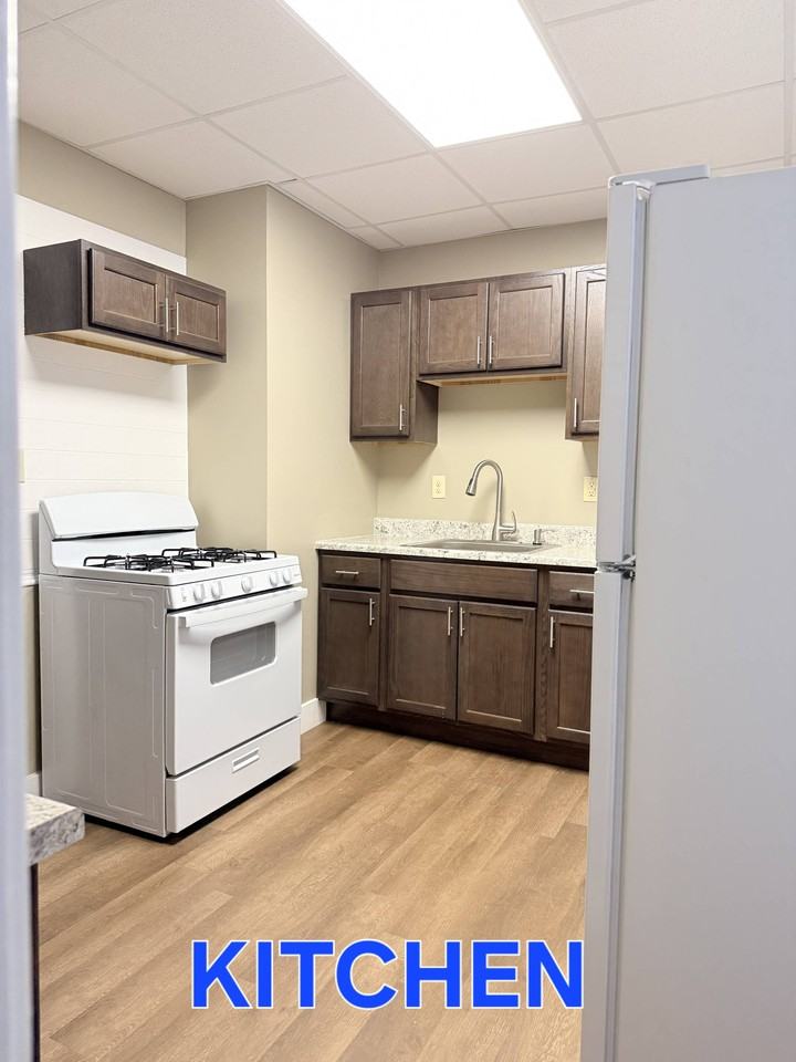 1023 W 21st St #1 - Photo 3 of 29