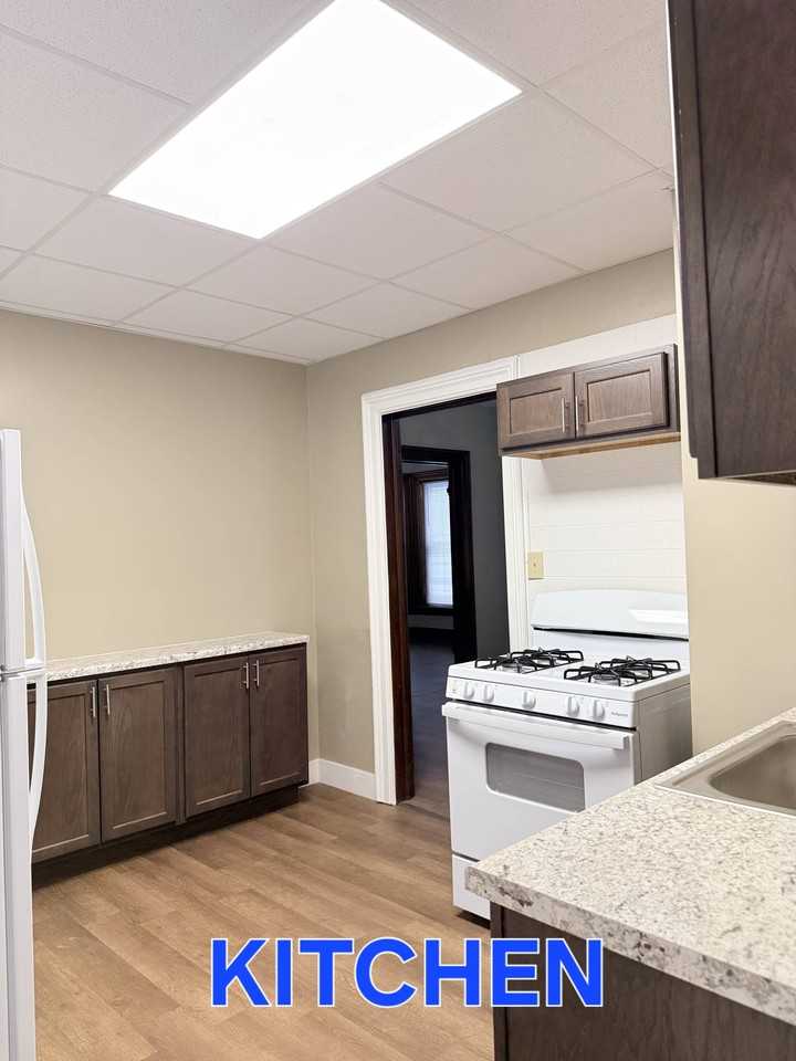 1023 W 21st St #1 - Photo 4 of 29