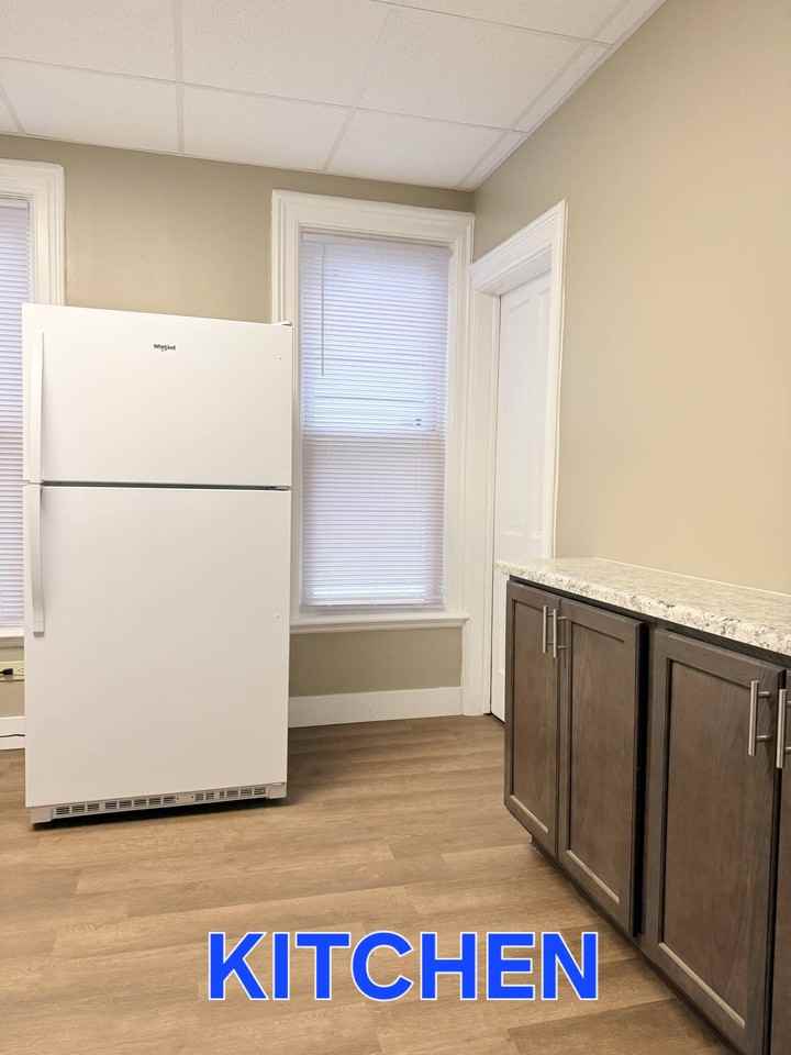 1023 W 21st St #1 - Photo 5 of 29