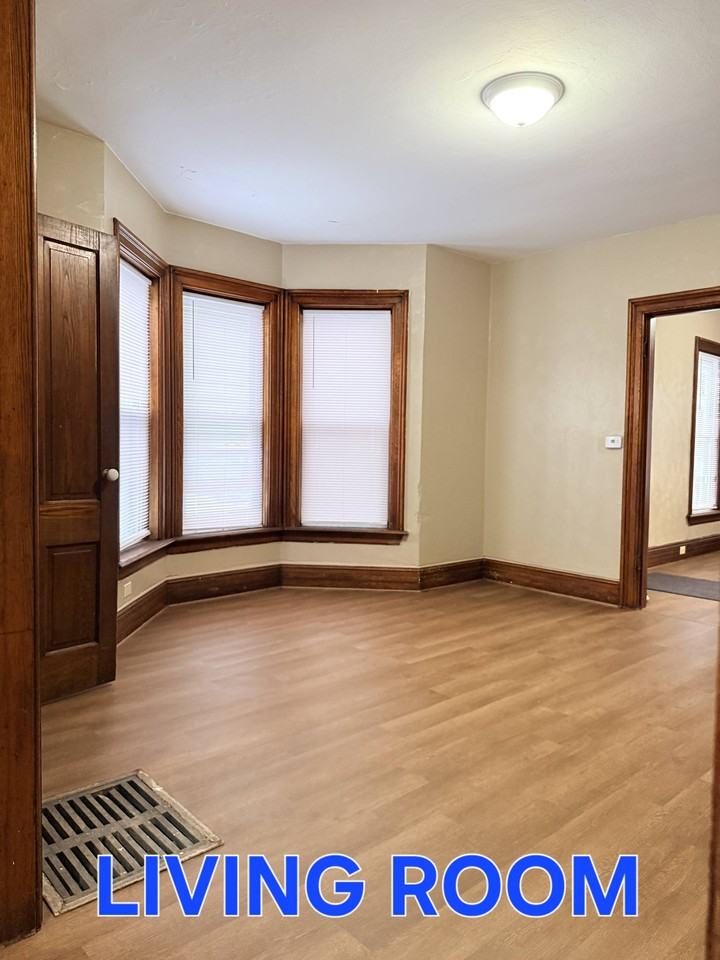 1023 W 21st St #1 - Photo 6 of 29