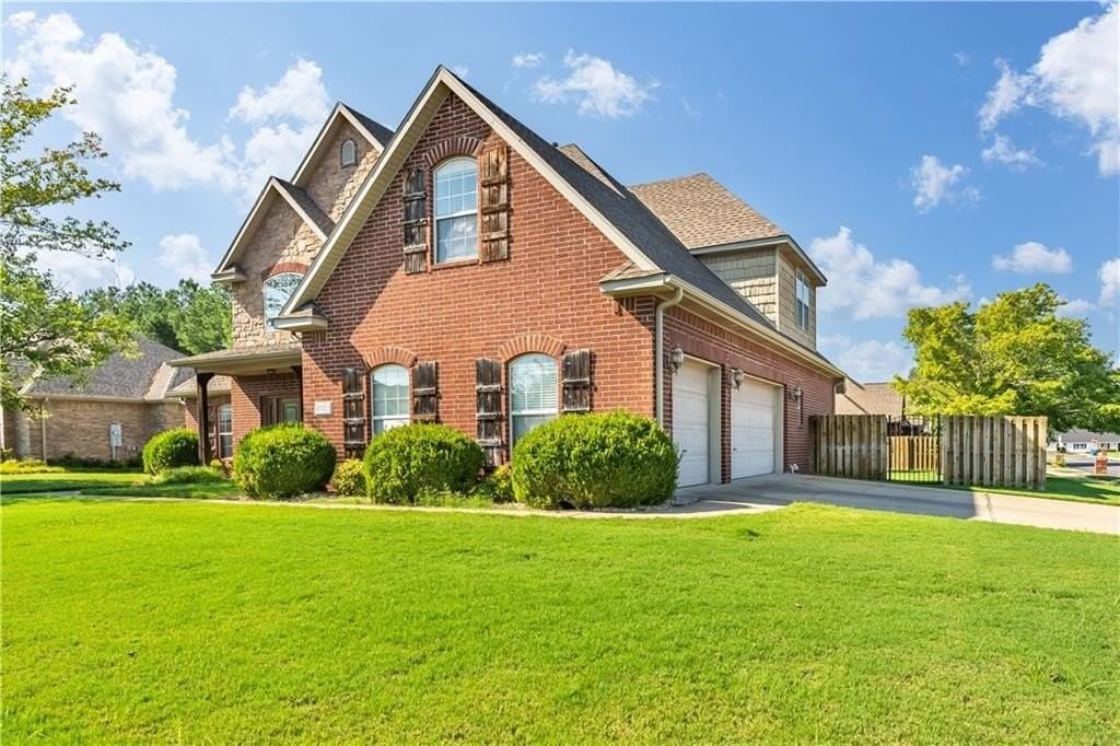 4103 Se 3rd St - Photo 2 of 32