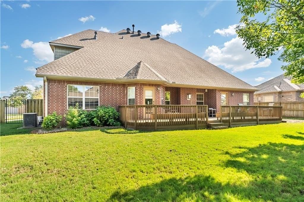 4103 Se 3rd St - Photo 3 of 32