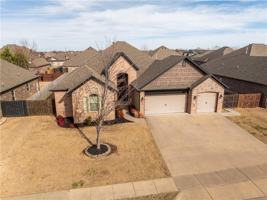 featured image of 6101 W Woodbine Dr