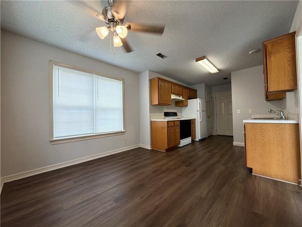 1593 N Fieldstone Ave - Photo 3 of 9