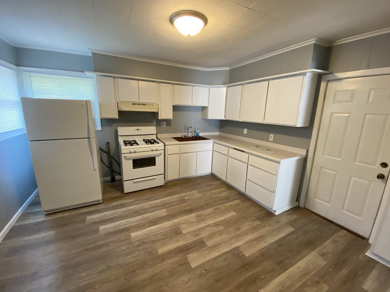 711 Highland Ave #1 - Photo 5 of 12