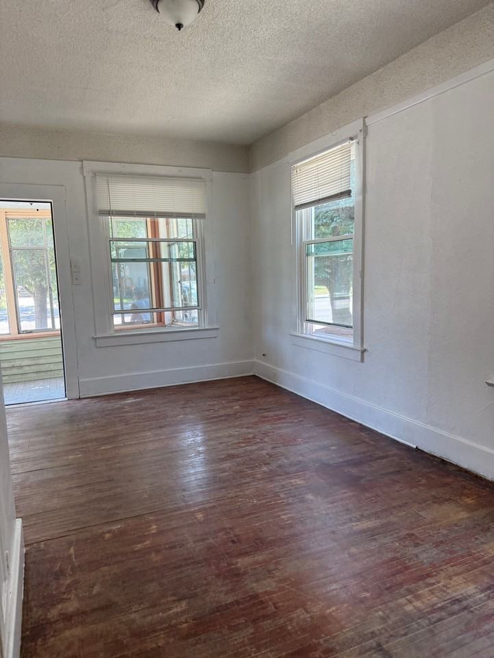 131 Broadwater Ave #1 - Photo 6 of 10