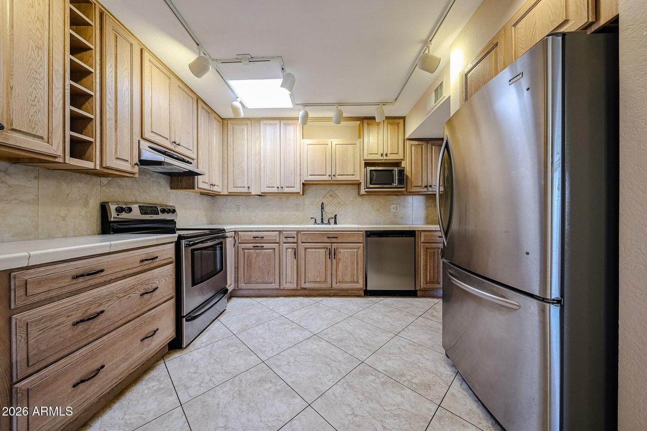 14468 N Sherwood Dr Apt B - Photo 4 of 32