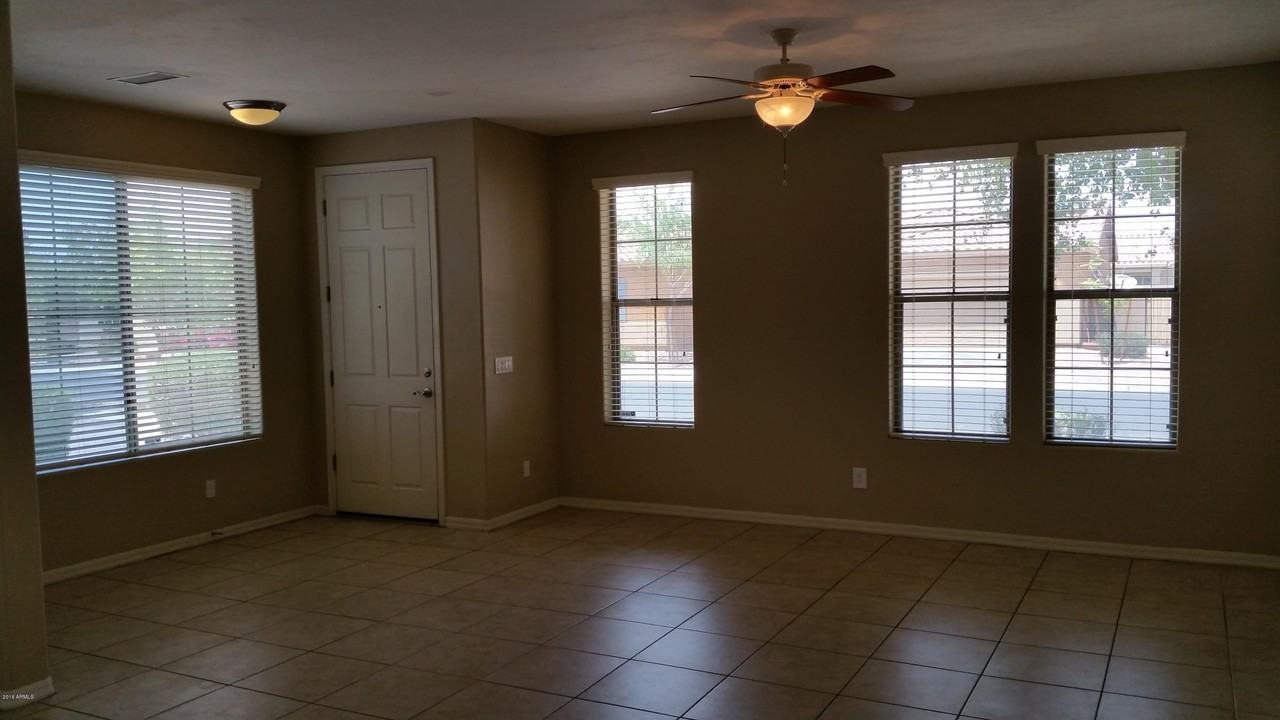 5627 W Huntington Dr - Photo 5 of 31