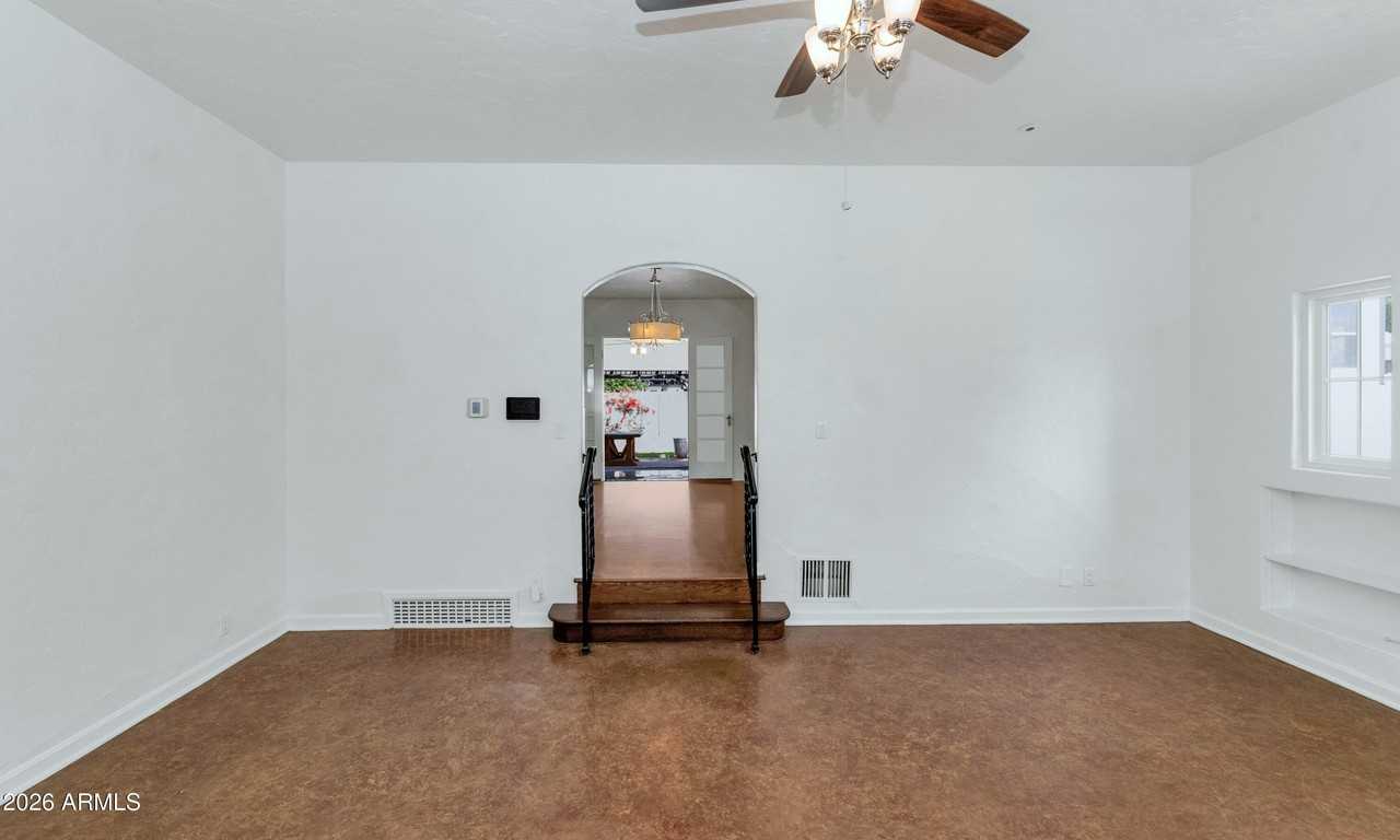 114 W Windsor Ave - Photo 6 of 49