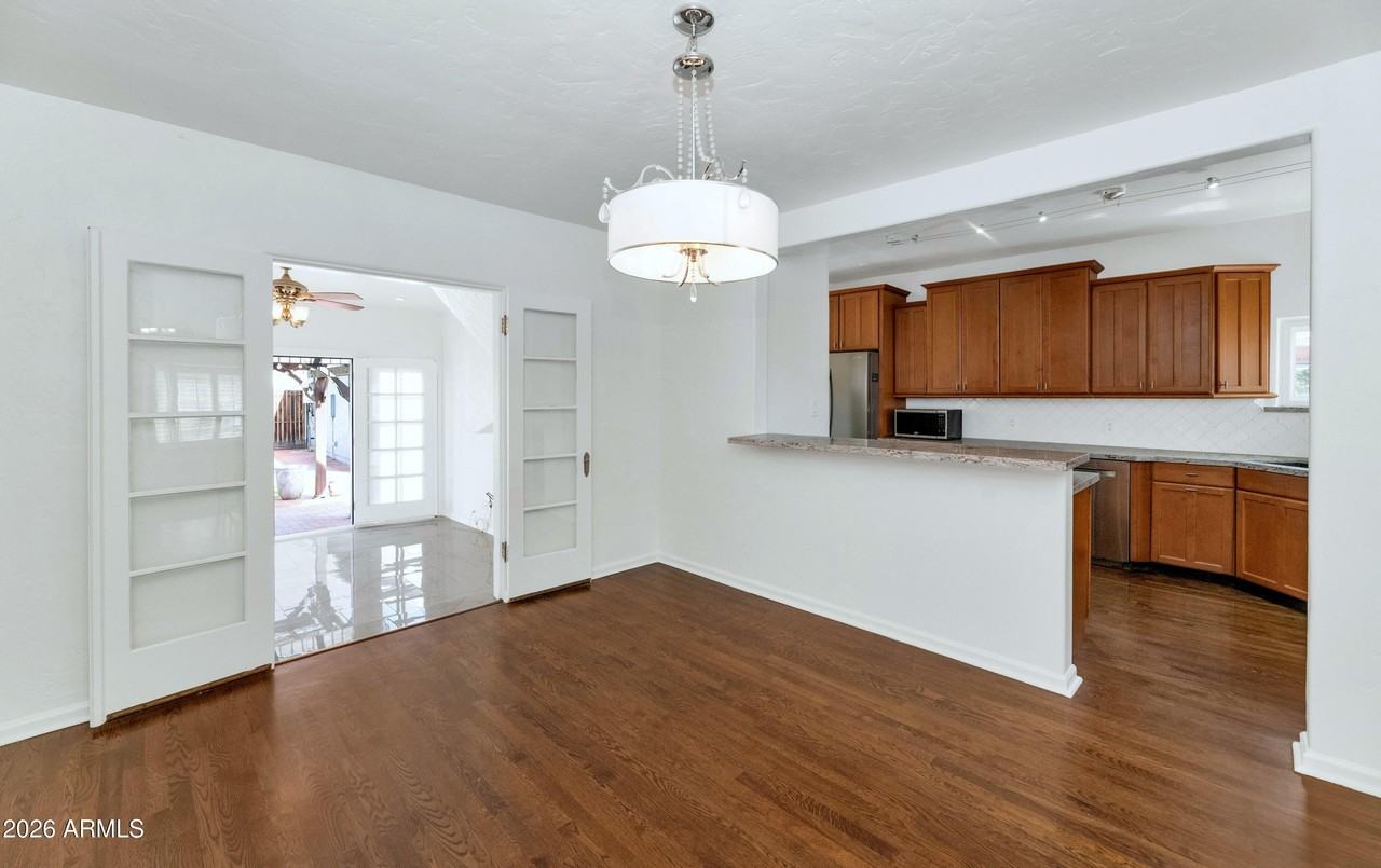 114 W Windsor Ave - Photo 7 of 49