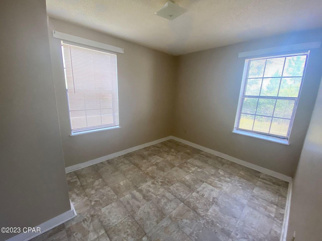 619 E 13th St - Photo 3 of 8