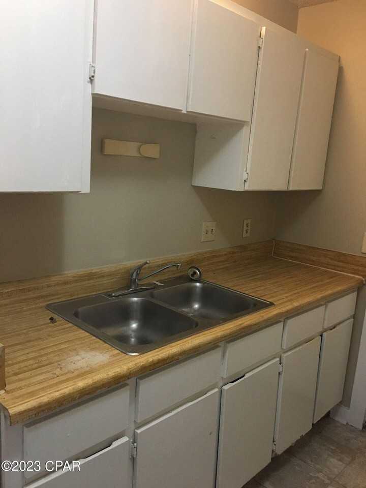 619 E 13th St - Photo 7 of 8