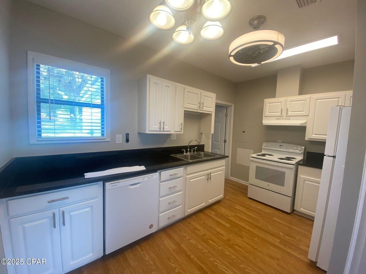 378 Massalina Dr - Photo 4 of 12