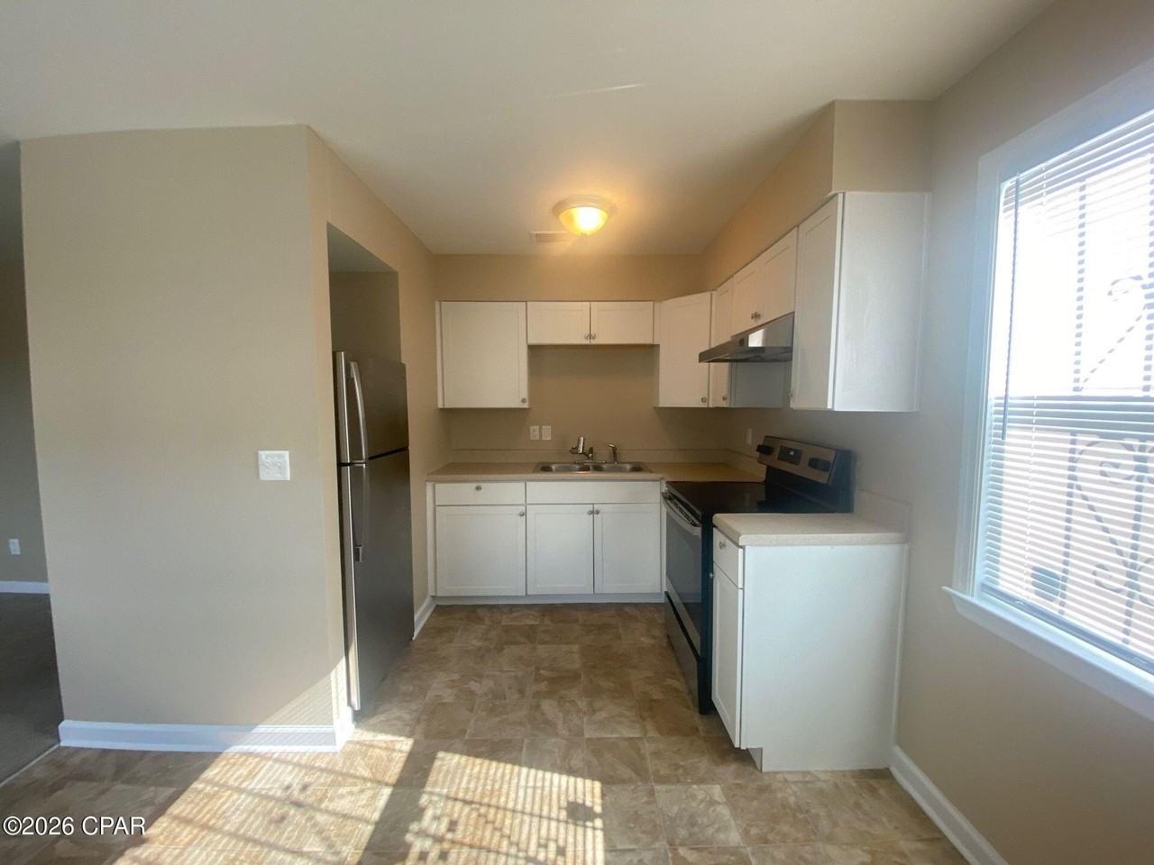 6415 Winona St Apt B - Photo 4 of 14