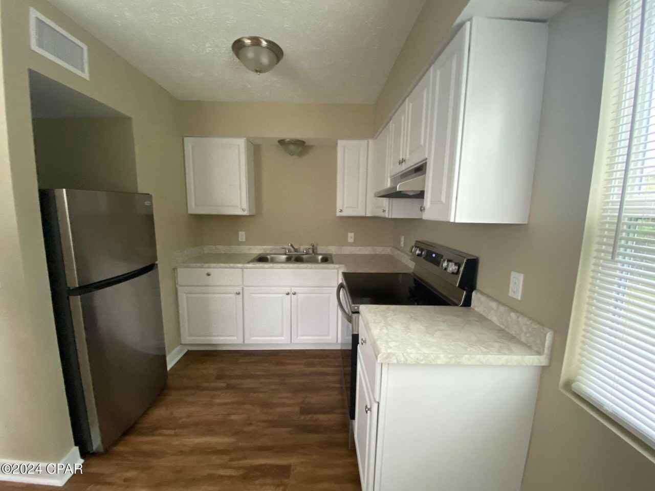 6415 Winona St Apt B - Photo 6 of 14