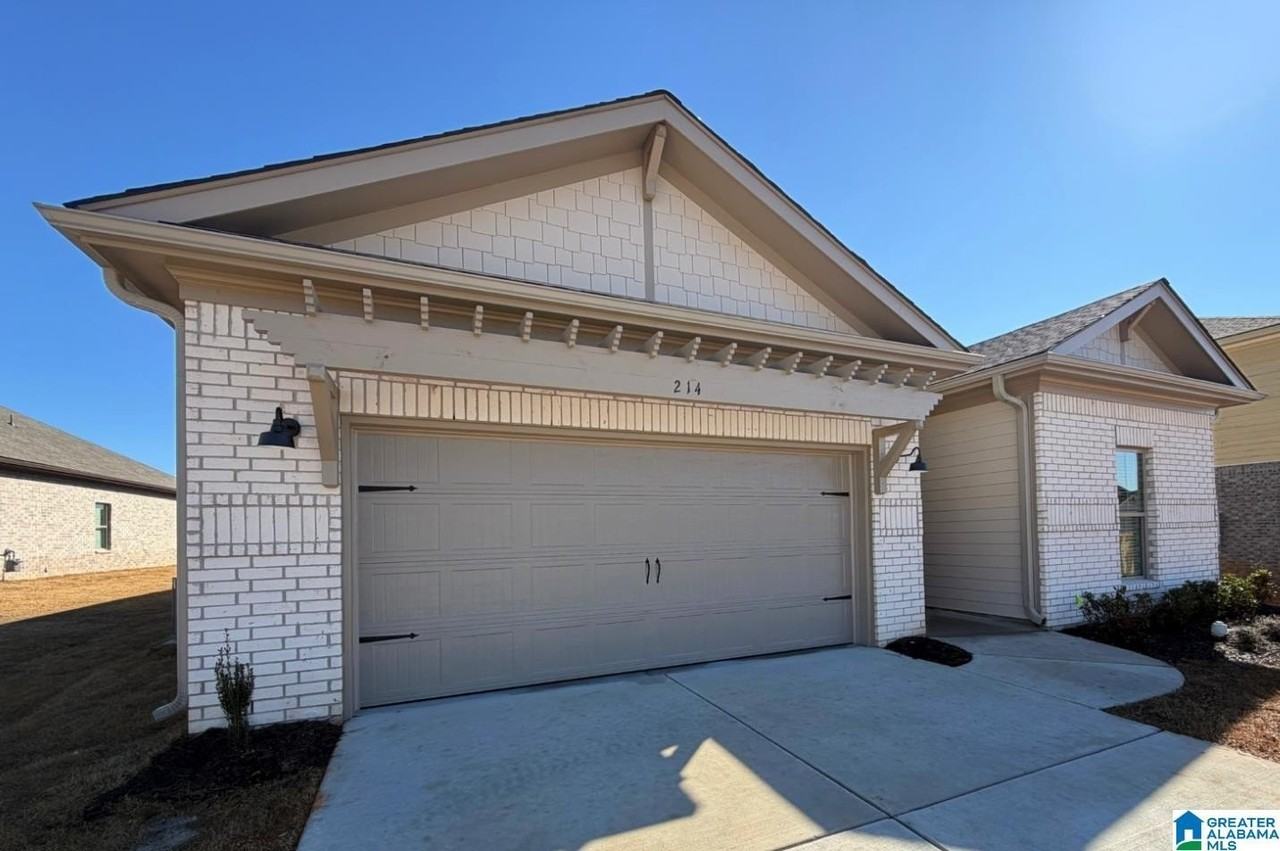 214 Stockyard Cir - Photo 2 of 44