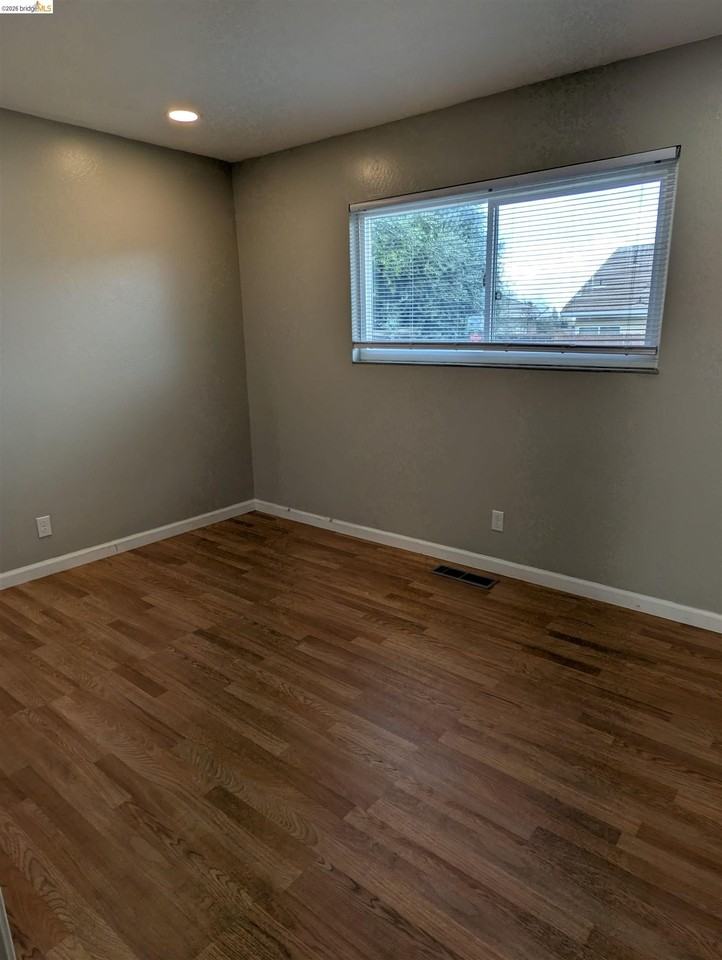 1504 Mission Dr - Photo 5 of 8