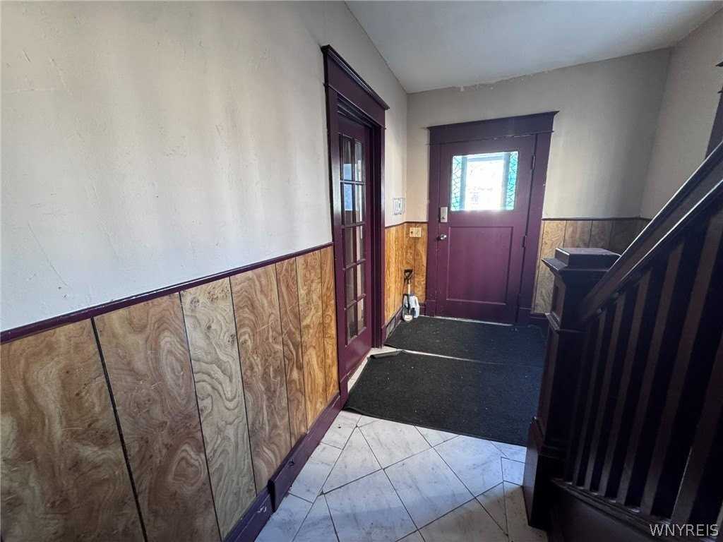 55 Parkwood Avenue unit: Lower - Photo 3 of 40