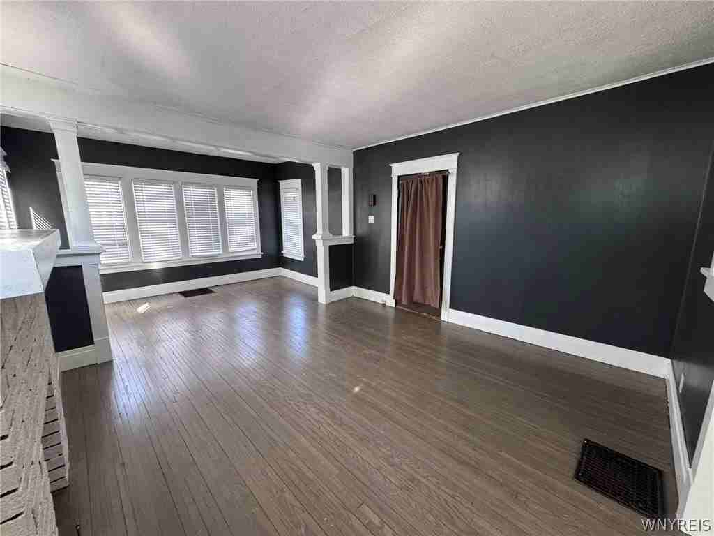 55 Parkwood Avenue unit: Lower - Photo 5 of 40