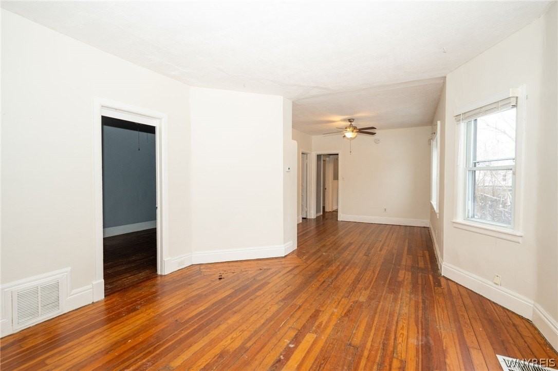 11 Hoyt St - Photo 6 of 36