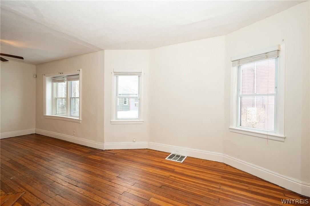 11 Hoyt St - Photo 7 of 36