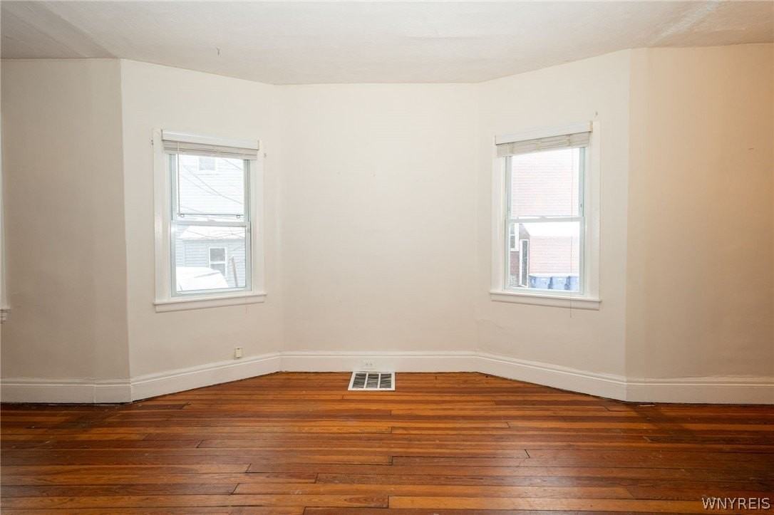 11 Hoyt St - Photo 6 of 34