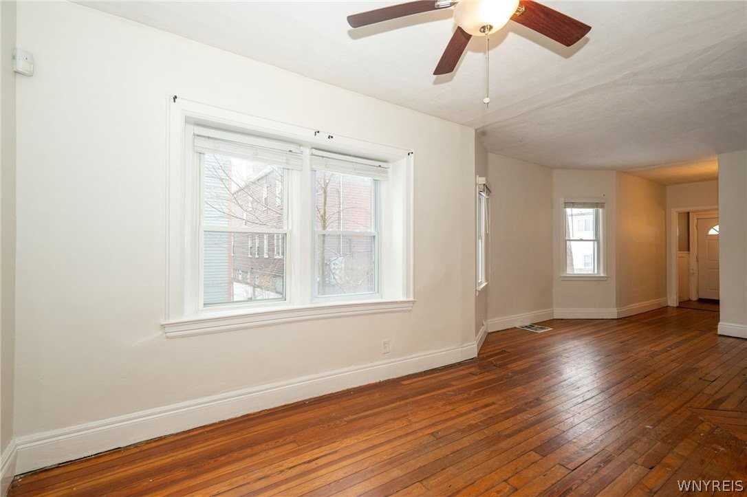 11 Hoyt St - Photo 7 of 34