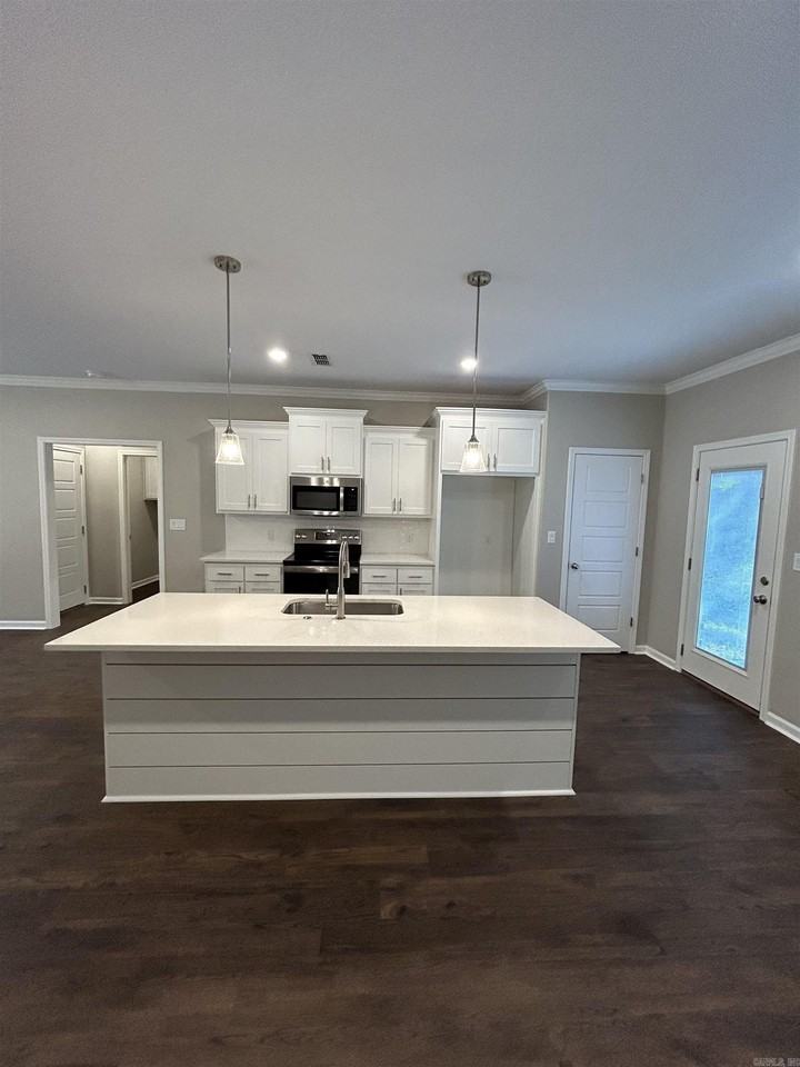 121 Stonebriar Dr - Photo 3 of 15