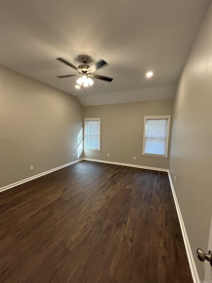 121 Stonebriar Dr - Photo 5 of 15