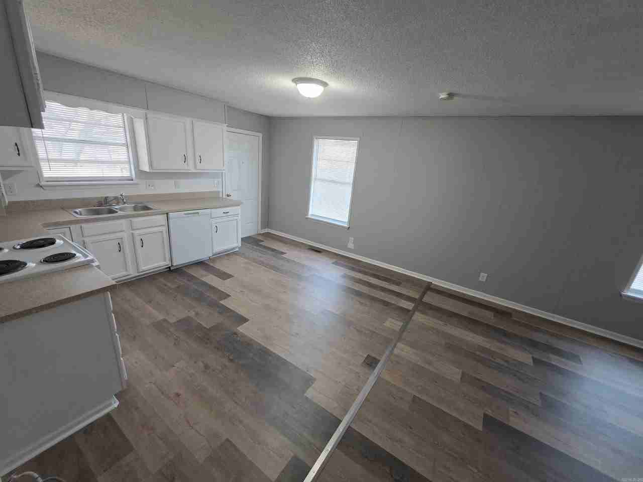 617 Brierly Dr - Photo 3 of 13