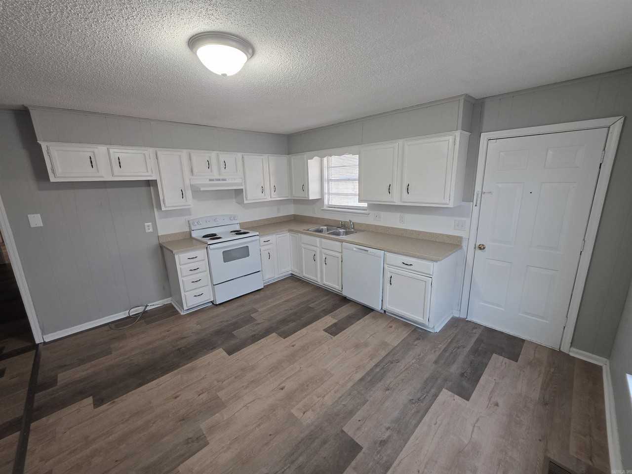 617 Brierly Dr - Photo 4 of 13