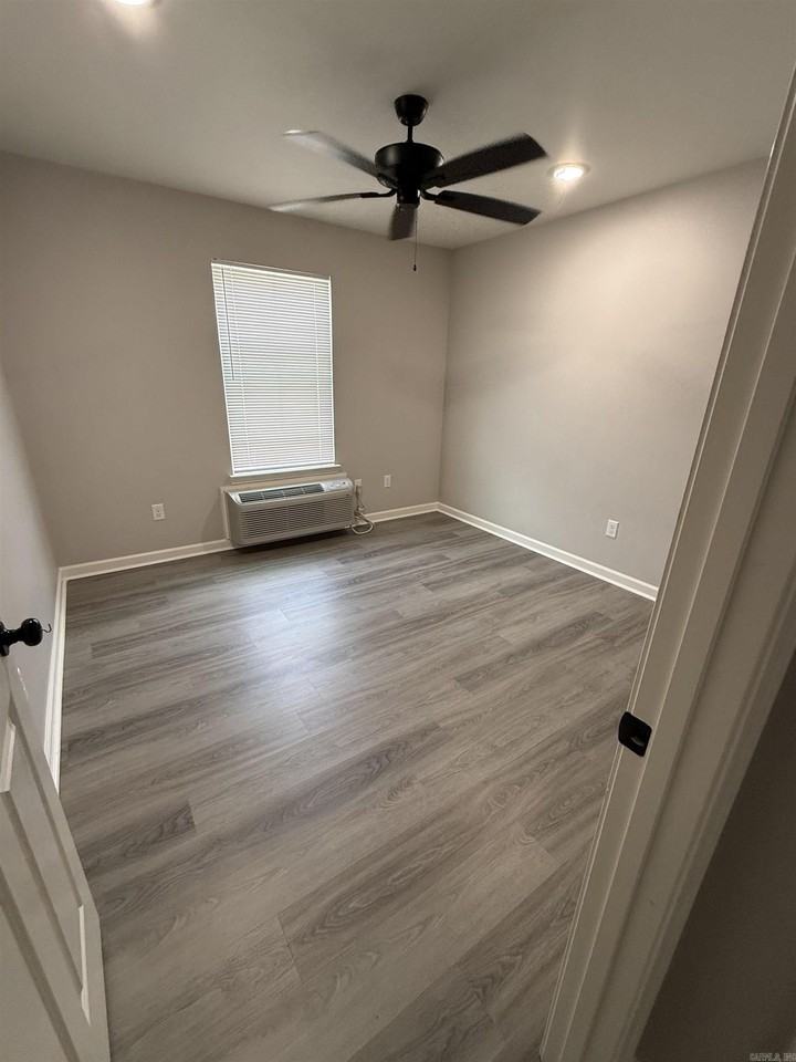 605 Lora Dr - Photo 5 of 6