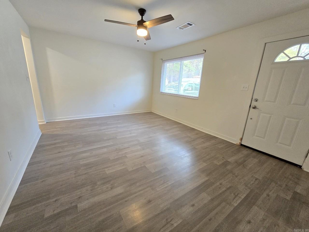 820 Edgehill Dr - Photo 2 of 9